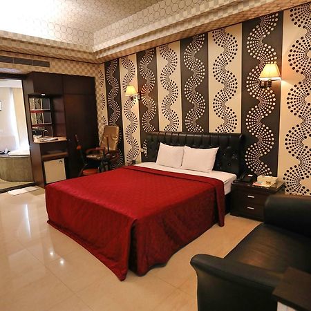 Hua Jia Motel Тайнан Екстериор снимка