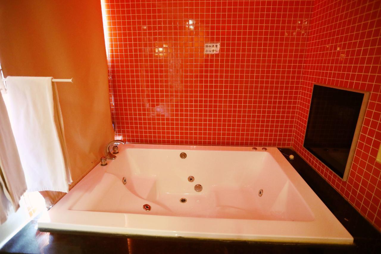 Hua Jia Motel Тайнан Екстериор снимка