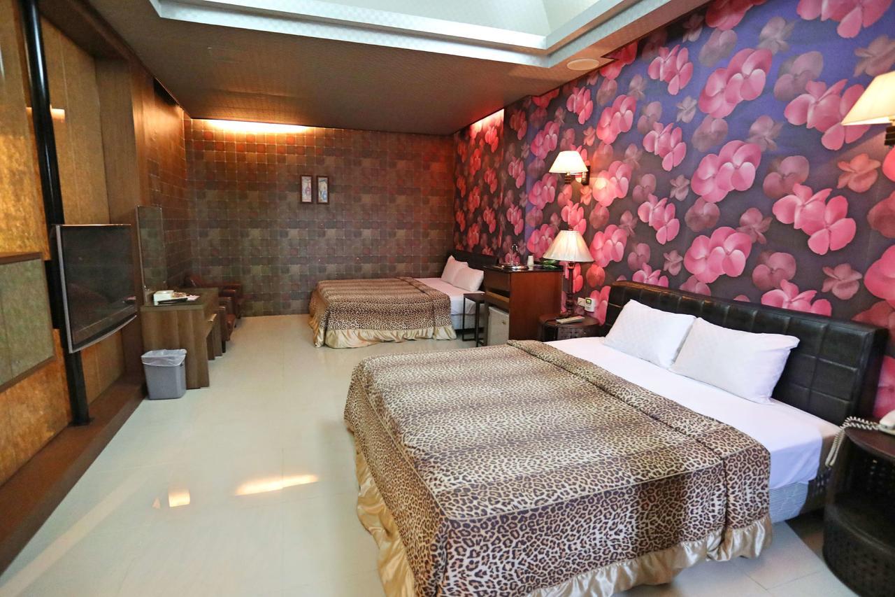Hua Jia Motel Тайнан Екстериор снимка