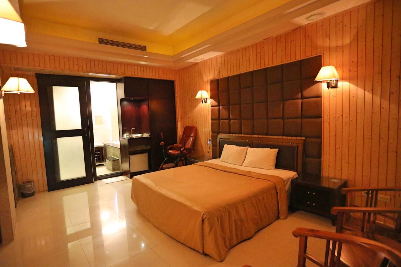 Hua Jia Motel Тайнан Екстериор снимка