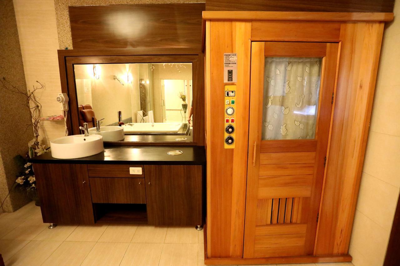 Hua Jia Motel Тайнан Екстериор снимка