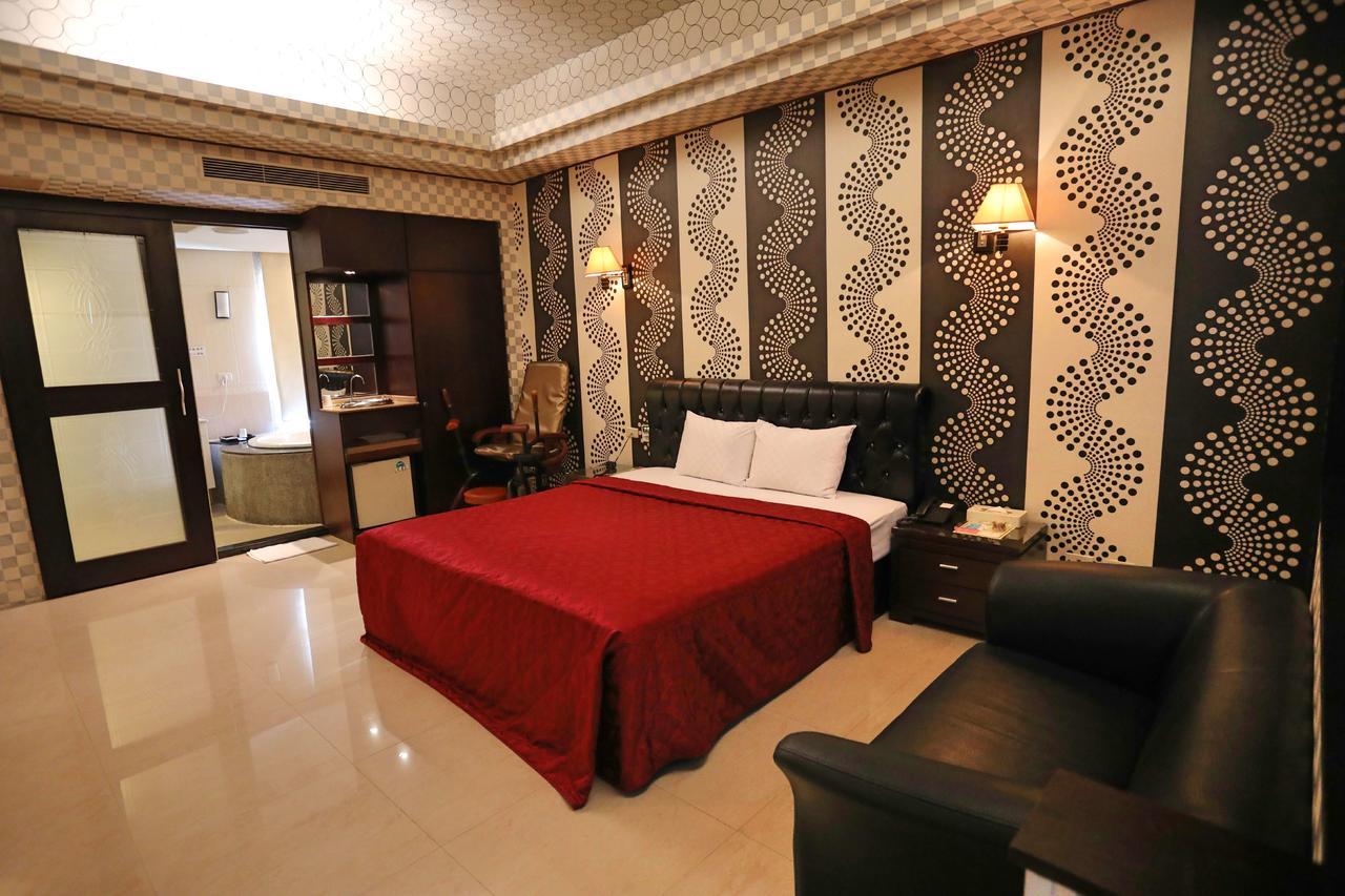 Hua Jia Motel Тайнан Екстериор снимка
