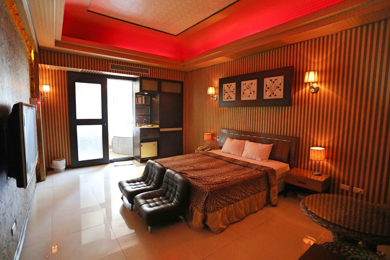 Hua Jia Motel Тайнан Екстериор снимка